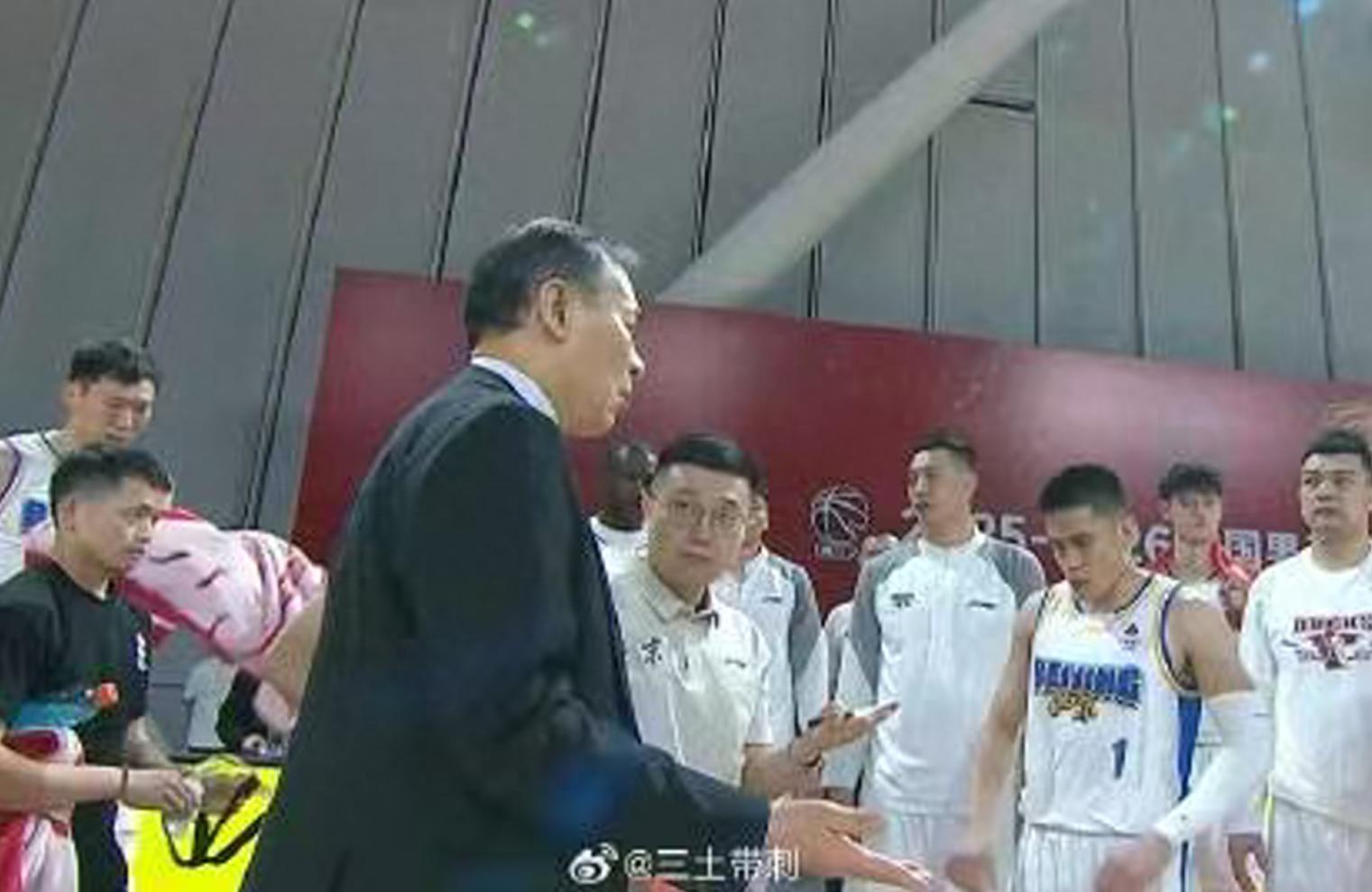 破案了！许利民痛斥球员耍大牌，指的是谁？许导忍不住点出姓名