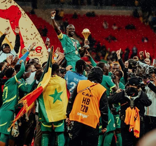 开云APP-非洲杯夺冠！总统宣布：球员12万美元+1500平米土地 全国放假