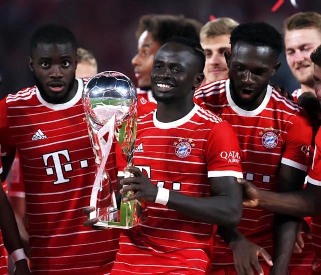 开云体育下载-马内首秀+首球+首冠！“世界级”穆西亚拉抢戏超级杯