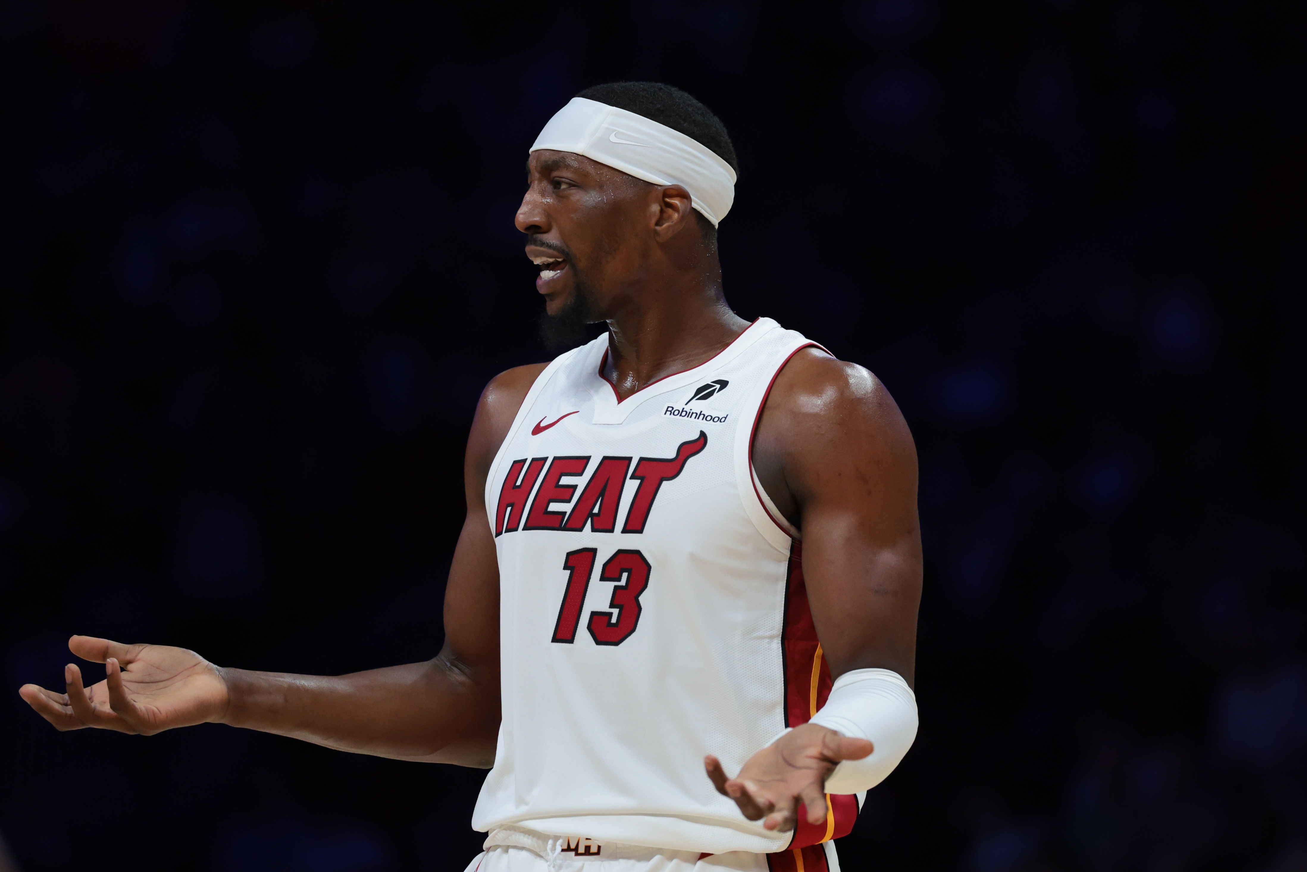 开云官网-攻守兼备！阿德巴约半场12中6拿到17分6板2断1帽 罚球4中4